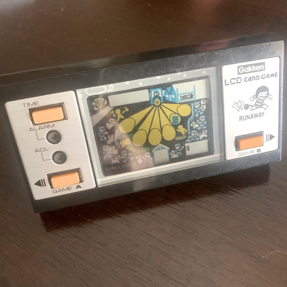 Vintage Runaway LCD CARD GAME by 80s